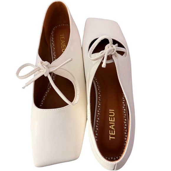 Elegant White Women's Flats - Picture 8 of 12